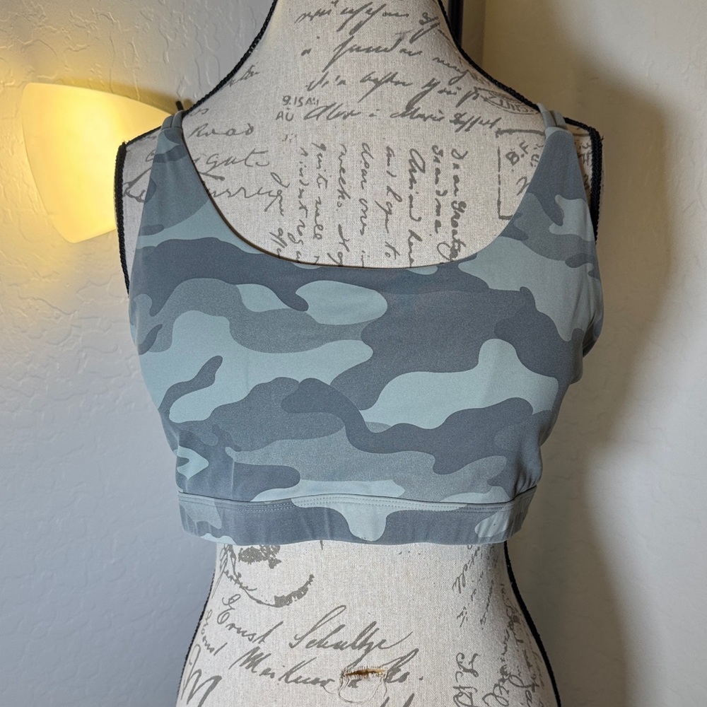 Running girl Camo Sports Bra